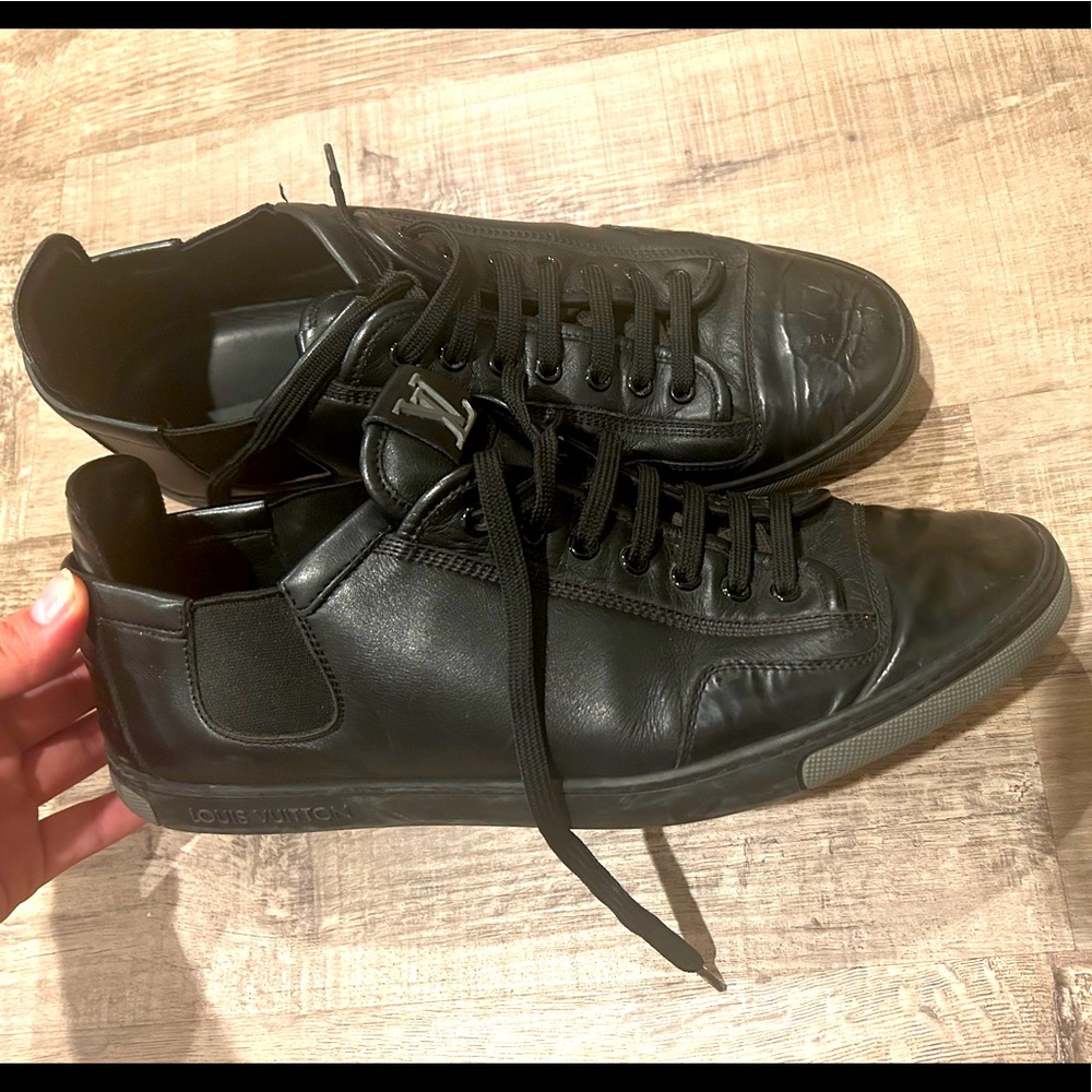 Louis Vuitton Sneakers (Black)